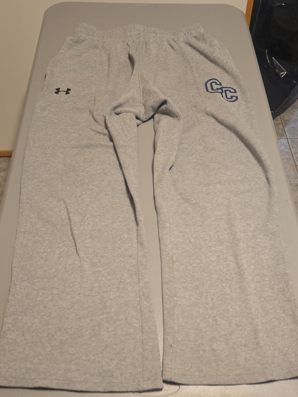 Under Armour Men's Large Light Gray Sweat Pants with Navy CC Logo